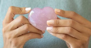 نوفمبر شهر الحب.. أحجار كريمة تجذب الحب الحقيقى والمشاعر الصادقة