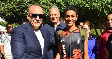 محافظ أسيوط يكرم 65 متميزا في السباحة خلال زيارته لنادي الشبان المسيحية