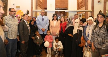 محافظ أسوان يشهد احتفال الأطفال المصابين بالسكرى باليوم العالمى للمرضى.. صور