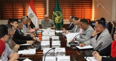 محافظ القليوبية يبحث طلبات جديدة للإعلانات وسبل تعظيم الموارد