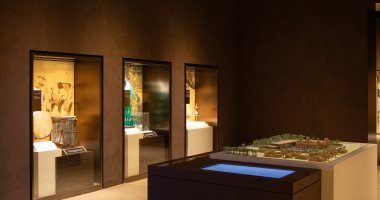 متحف العين يفتتح أول معرض بعد تطويره بعنوان حارة الحصن ذاكرة المكان والناس