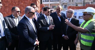 وزير الرياضة ومحافظ الإسماعيلية يتفقدان مشروع المدرسة اليابانية