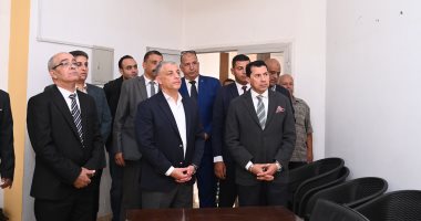 وزير الرياضة ومحافظ الإسماعيلية يتابعان أعمال مركز الابتكار الشبابى والتعلم