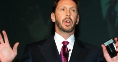 من هو الرجل الوحيد الذى يسيطر على بيانات نصف العالم؟