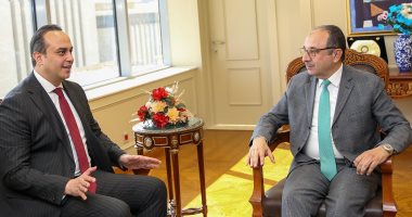 وزير قطاع الأعمال يستقبل رئيس هيئة الرعاية الصحية لبحث تعزيز التعاون