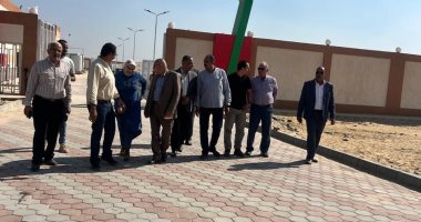 رئيس سمسطا ومدير الوحدة الاقتصادية يتفقدان مشروع تجفيف الحاصلات الزراعية