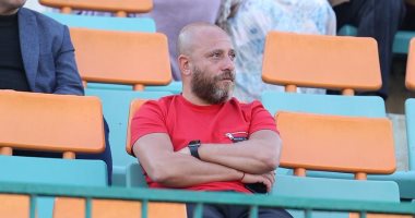 وائل رياض يحضر مباراة السكة الحديد والمصرية للاتصالات في دوري المحترفين 2007