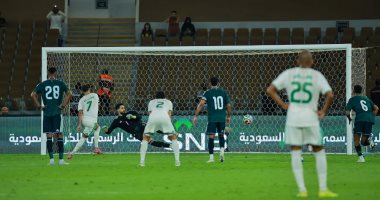 الجزائر تهزم السعودية بثنائية وديًا.. والدوسري يحتفل بمباراته الـ100