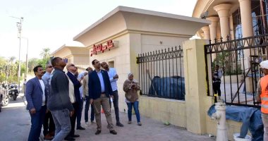 محافظ الأقصر يتفقد إحلال وتجديد مكتبة مصر العامة ورصف طريق الطوناب
