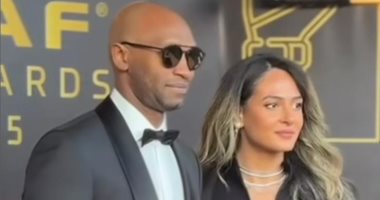 شيكابالا بصحبة زوجته علي السجادة فى حفل جوائز كاف.. صور