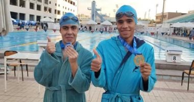 رئيس جامعة بنها يهنىء الطالب أحمد صابر صاحب المركز الأول فى طولة الجمهورية للسباحة الحرة