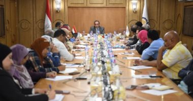 محافظ قنا يبحث آليات تطوير 3 ميادين للارتقاء بالمشهد الحضارى