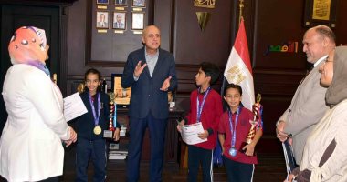 محافظ الأقصر يستقبل الطلاب المتفوقين عالمياً بالمنتدى الأفرو آسيوى بماليزيا.. صور