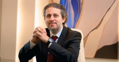 جراح عيون برتبة سفير.. الدكتور أحمد مهيب يُنعش السياحة العلاجية في مصر ويؤسس صرحًا طبيًا 