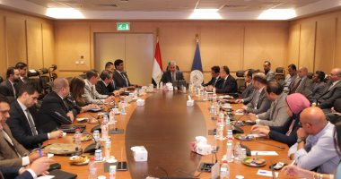 وزير السياحة يتابع آخر مستجدات الأعمال بمنظومة التأشيرة السياحية عند الوصول