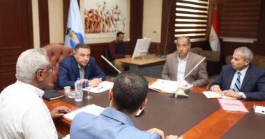 محافظ البحر الأحمر يوجه بالإسراع في توصيل خدمات المياه والصرف 