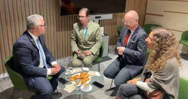 رئيس اقتصادية قناة السويس يلتقي مسؤولي شركات Voltalia و Groupe HOLDER