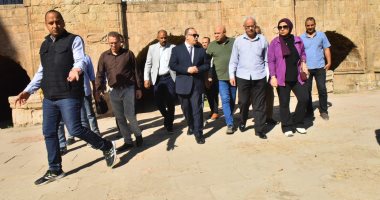 محافظ أسيوط يتفقد قنطرة المجذوب الأثرية ويصدر توجيهات فورية بترميم نقوشها 