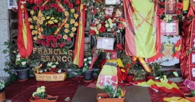 إسبانيا تحيى ذكرى فرانكو الـ50.. مقابر خفية وشباب يعيدون صورته للحياة