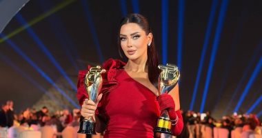 رضوى الشربيني تفوز بجائزة أفضل مذيعة مرأة وأفضل برنامج هى وبس على DMC