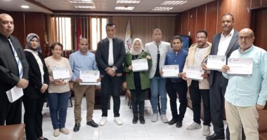 منح طلاب ومعلمين بسوهاج شهادة البرنامج الدولى لعلوم الحاسب وتطبيقات الإنترنت