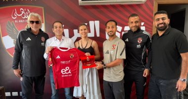 وليد سليمان يستقبل مدير معهد برشلونة فى الأهلي