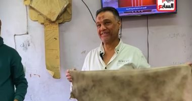 سحر الجلود الطبيعية.. تعرف على سر صناعة المنتجات الجلدية بشارع المعز.. فيديو