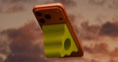 آبل تتعاون مع فنان لتصميم حامل iPhone جديد