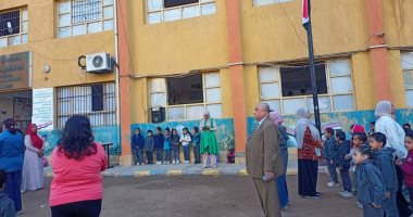 وكيل تعليم الأقصر يتابع انتظام الدراسة بمدرسة العوامية