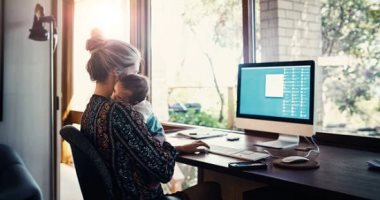 4 حلول عملية للموازنة بين الأمومة والشغل والراحة.. حققى المعادلة الصعبة