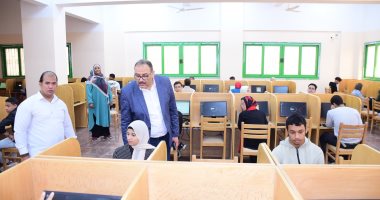 825 طالبا يؤدون اختبارات الميد تيرم إلكترونيا بكلية الطب جامعة سوهاج