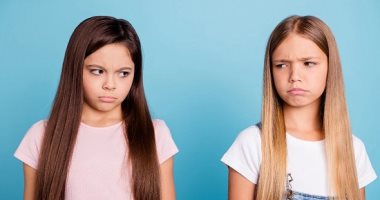 إزاي تتعامل مع غيرة طفلك من المولود الجديد؟.. 4 خطوات لاحتوائه