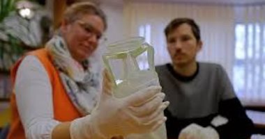 علماء الآثار يعثرون على تابوت رومانى قديم عمره 1700 عام