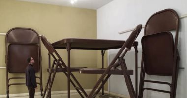 الفن المفاهيمى.. منحوتات روبرت ثيرين العملاقة تصل مسرح برود فى لوس أنجلوس