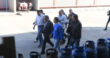 محافظ الدقهلية يُفاجِئ مصنع تعبئة أسطوانات الغاز بطلخا ويتاكد بنفسه من الأوزان