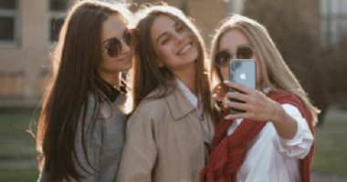 أبراج بتحافظ على علاقاتها مع أصدقائها مهما مر الزمن.. أبرزهم برج الأسد