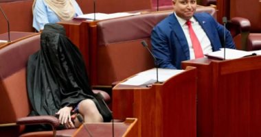 مجلس الشيوخ الأسترالي يعلق عمل السيناتور بولين هانسون بعد ارتدائها النقاب؟