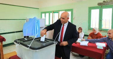 رئيس جامعة كفر الشيخ يدلى بصوته ويؤكد: المشاركة مسئولية وطنية ورسالة وعى