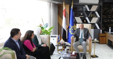 محافظ أسوان يبحث مع وفد الوكالة الألمانية تنفيذ مشروع للنهوض بالبنية التحتية