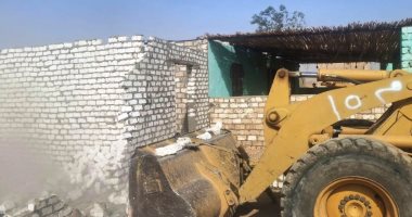 إزالة 478 حالة تعدٍ على مساحة 412 ألف م2 فى أسوان.. صور