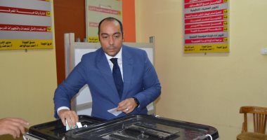 نائب محافظ المنوفية يُدلي بصوته بمدرسة منوف التجارية بنات ويتفقد عددا من المقرات