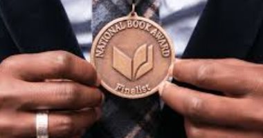 مصري ضمن الفائزين بجوائز الكتاب الوطنية الأمريكية لعام 2025
