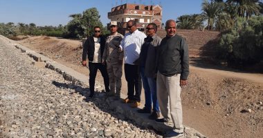 الأقصر تستعد للسيول قبل الشتاء.. تطهير 8 مخرات و16 بحيرة صناعية حول القرى والنجوع لمواجهة أية ظروف طارئة.. وحملات موسعة لإزالة التعديات على المخرات.. ومتابعة يومية لمدى صلاحية معدات التعامل مع الأمطار.. صور