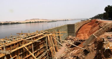 شرايين تنموية تعيد رسم وجه أسوان.. مشروعات الطرق والمحاور تحدث نقلة حضارية كبرى فى جنوب مصر.. تطوير كورنيش النيل الجديد والطريق الإقليمى ومحور كيما.. والمحافظ: منظومة حديثة تدعم السياحة والاستثمار.. صور