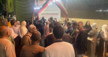 زحام في الساعات الأخيرة أمام لجان شبين القناطر في القليوبية.. صور