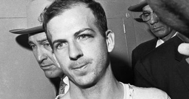 سعيد الشحات يكتب: ذات يوم.. 24 نوفمبر 1963.. مقتل «أوزوالد» بعد يومين فقط من تنفيذه عملية قتل الرئيس الأمريكى جون كنيدى.. وشكوك حول وجود أصابع صهيونية فى الجريمتين