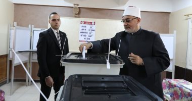 مفتى الجمهورية يدلى بصوته فى انتخابات النواب ويؤكد: التزام وطنى وتكليف شرعى