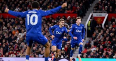 فرحة لاعبي ايفرتون بتسجيل أول الأهداف