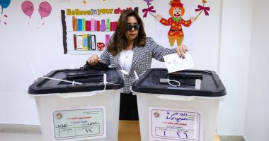 وزيرة التنمية المحلية والقائم بأعمال وزير البيئة تدلي بصوتها فى انتخابات النواب