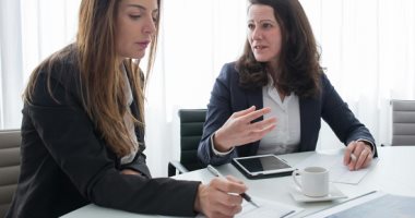 3 خطوات للتعامل مع الشخص العنيد.. عشان النقاش ما يتقلبش خناق